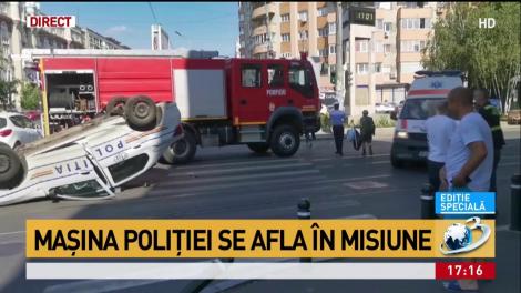 Video. Accident spectaculos în București. O mașină a Poliției, aflată în misiune, s-a răsturnat într-o intersecție intens circulată