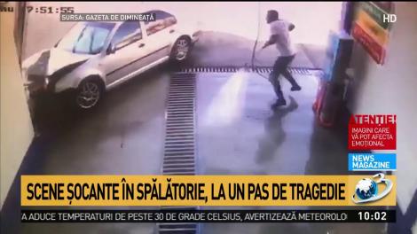 Imagini șocante la o spălătorie auto! Doi oameni au scăpat ca prin minune o tragedie