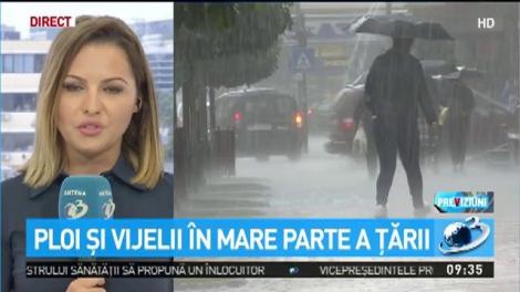 Ploi și vijelii în mare parte a țării. La Sibiu, apa a ajuns până la jumătatea mașinilor