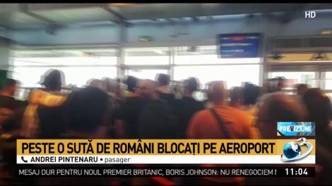 Peste o sută de români blocaţi pe aeroportul din Paris