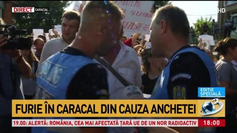 Protest în faţa Poliţiei Caracal. Oamenii sunt furioşi din cauza anchetei