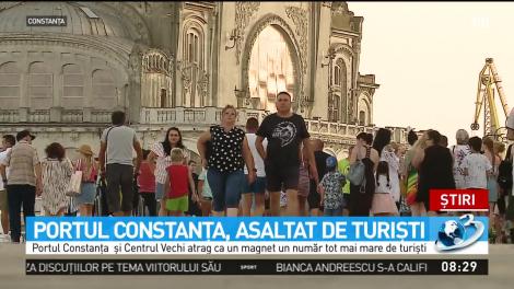 Portul din Constanța, plin de turiști. Aceștia au parte de filme în aer liber și concerte