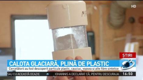 Calota glaciară, plină cu plastic. Cercetătorii au mai descoperit şi particule de cauciuc şi vopsea