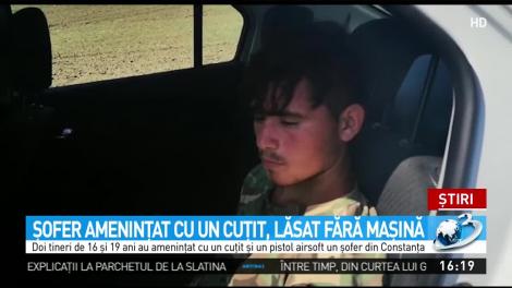Doi adolescenți, fugăriți de polițiști după ce au furat o mașină amenințându-l pe șofer cu cuțitul