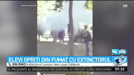Elevi opriţi din fumat cu extinctorul