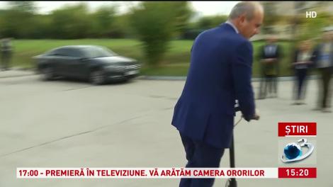 Imagini inedite cu Rareş Bogdan, pe trotinetă: ''În viteză, spre guvernare!''