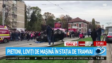 Imagini cu pietonii spulberaţi de o maşină &icirc;n centrul Craiovei