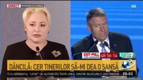 Viorica Dăncila s-a prezentat la dezbaterea comună. Klaus Iohannis este absent. „I-aș fi făcut domnului Iohannis trei daruri”