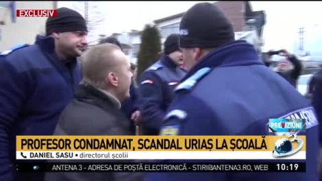 Un profesor din Bistrița condamnat după ce a lovit doi elevi, &icirc;ncătușat c&acirc;nd a &icirc;ncercat să intre &icirc;n școală