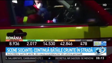 Polițiști bătuți de un grup de romi, pe stradă, &icirc;n Codlea! I-au lovit &icirc;n cap, cu lopeți! VIDEO