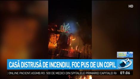 Un copil de 11 ani a incendiat casa unui vecin, din răzbunare