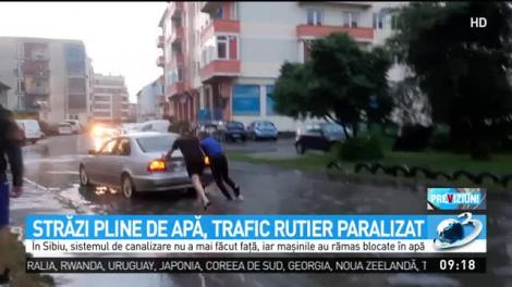 Rupere de nori deasupra României.  Oamenii au rămas înconjuraţi de ape: ''Mă duc să îmi cumpăr o barcă!''