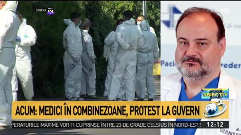 Medici &icirc;n combinezoane, protest la Guvern. Prima reacție de la Minister: &rdquo;E risipă de echipamente&rdquo;