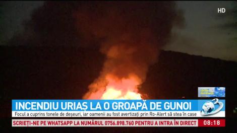 Incendiu uriaş la o groapă de gunoi