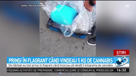 Prinşi &icirc;n flagrant c&acirc;nd vindeau 5 kg de cannabis