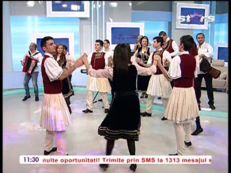 Formaţia Pindu şi Cornelia Rednic:'' Dumi la fântână''