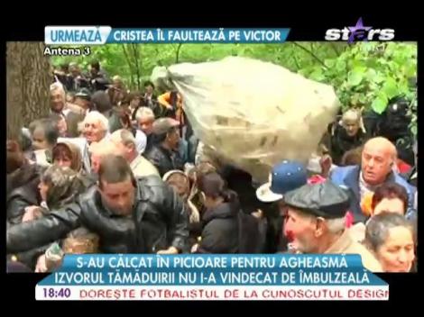 S-au calcat in picioare pentru aghiasmă!