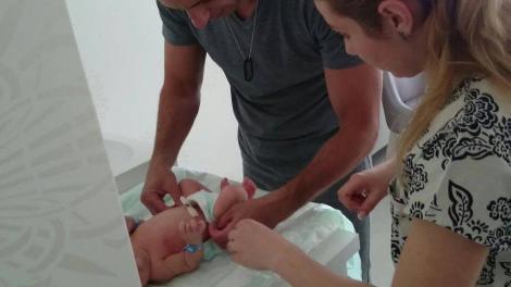 Mircea Badea își ia în serios rolul de tătic!