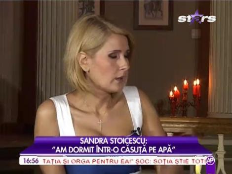 Sandra Stoicescu: ”În vacanță am dormit într-o căsuță pe apă”