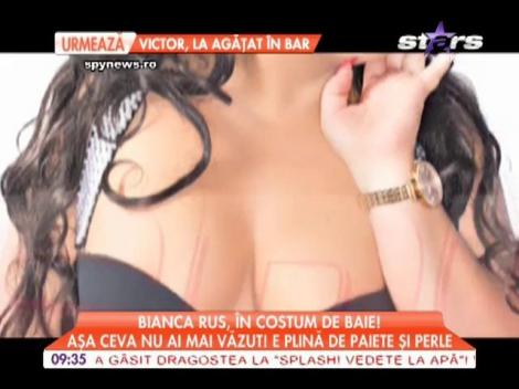 Bianca Rus, în costum de baie