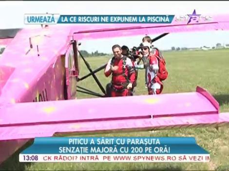 Piticu a sărit cu paraşuta de la 4000 de metri