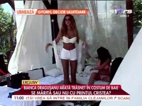 Bianca Drăguşanu arată trăsnet în costum de baie!