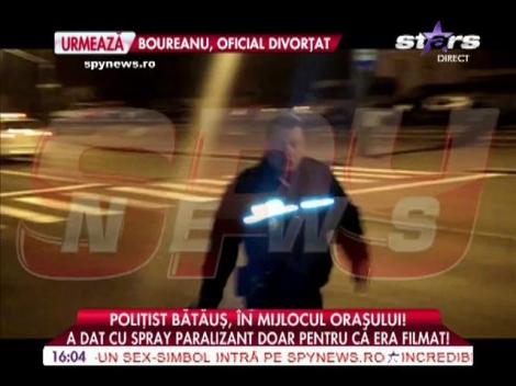 Un poliţist a bătut un trecător pentru că l-a filmat!