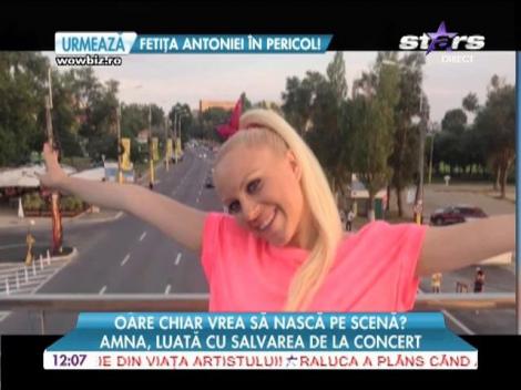 Amna, luată cu salvarea de la concert!