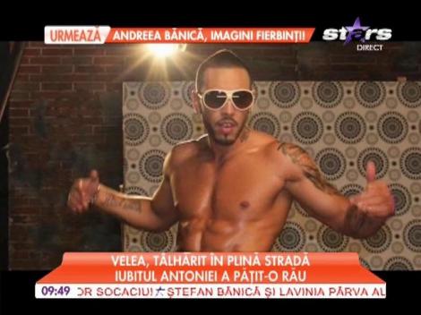 Alex Velea, tâlhărit în plină stradă