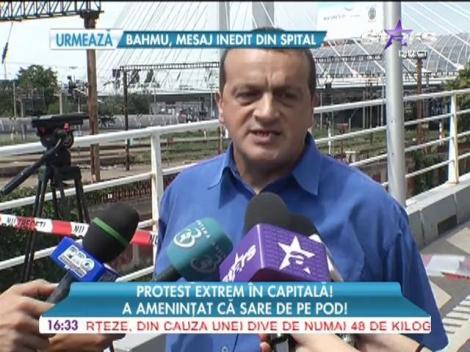 Un bărbat a ameninţat că se aruncă de pe Podul Basarab