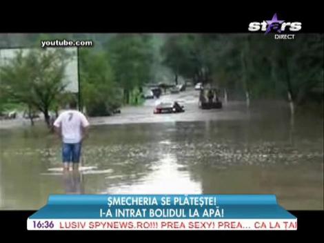Un clujean a crezut că poate trece cu bolidul prin apa înaltă de peste un metru şi jumătate