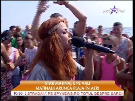 Laura Vass cântă a capella melodia "Buzele tale"