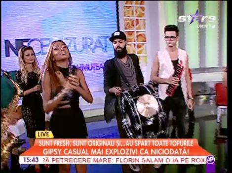 Gipsy Casual cântă LIVE "Bate toba mare"