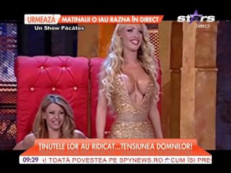 Ţinutele asistentelor au ridicat tensiunea bărbaţilor!