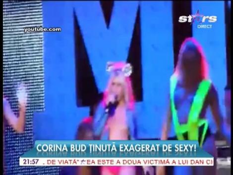 Corina Bud, în lenjerie intimă de dantelă pe scenă