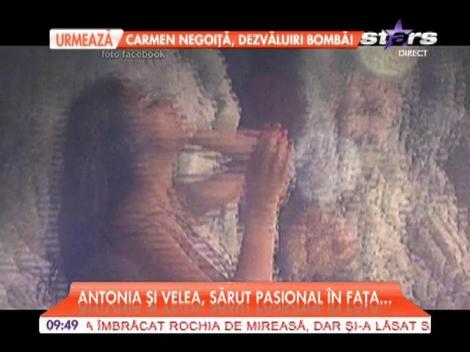 Nu se pot abţine nici &icirc;n public! Antonia şi Velea, sărut pasional &icirc;n faţa...