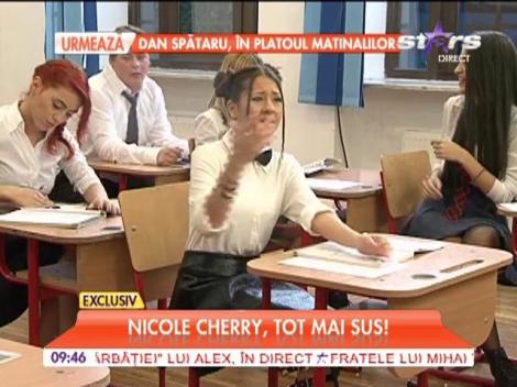 Nicole Cherry e o naivă... sau poate o divă. Află răspunsul chiar din gura artistei