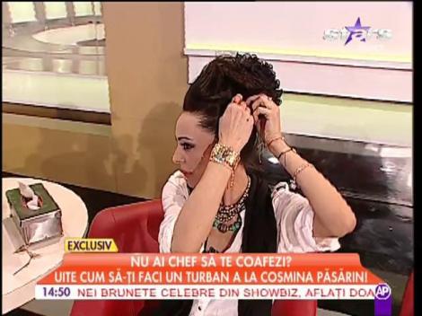Cosmina Păsărin, schimbare de look! Vedeta a arătat, &icirc;n direct, cum &icirc;şi face turban