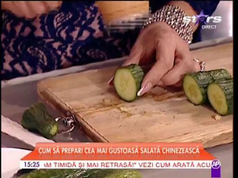 Teresa ne învaţă cum se găteşte rapid o salată chinezească