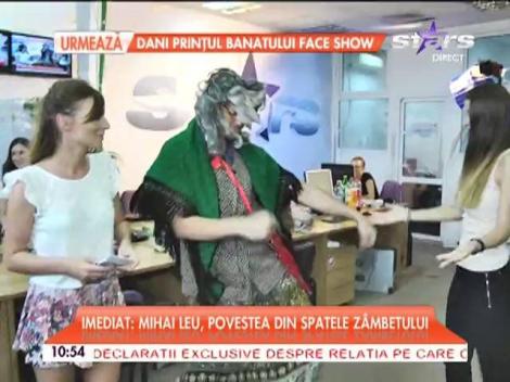 Doamna Screlohouse, show total în redacţia Antena Stars! Vezi un nou episod din peripeţiile ei