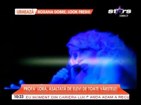 Lora e ... "Doamna profesoară"! C&acirc;ntăreaţa antrenează tinerele talente