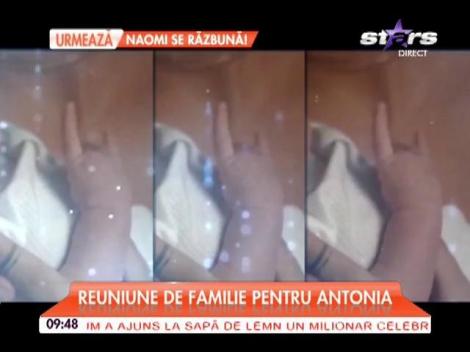 Reuniune de familia pentru Antonia: "Tot aştept momentul să fac Crăciunul cu ambii copii. Nu ştiu dacă se va &icirc;nt&acirc;mpla anul ăsta, dar sperăm"
