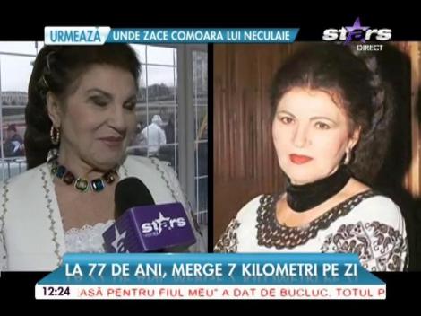 Lecţie de viaţă de la o mare doamnă a c&acirc;ntecului! La 77 de ani merge 7 kilometri pe zi
