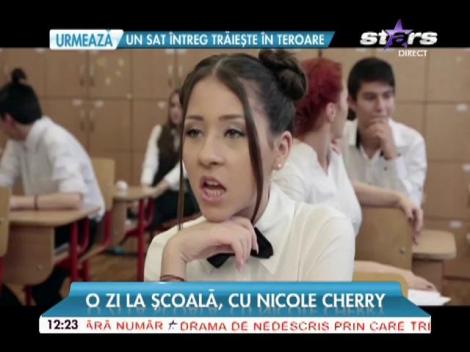 O zi la şcoală, cu Nicole Cherry! În bancă nu e chiar ca pe scenă
