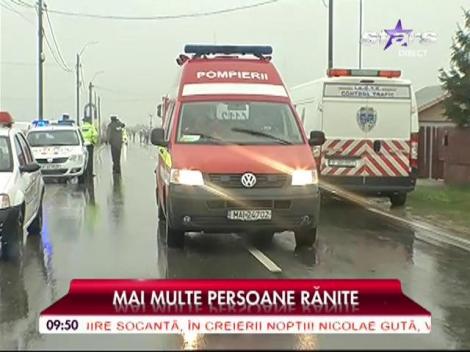 Tren de călători, lovit de o cisternă cu GPL. Peste 100 de călători evacuaţi. Pericol de explozie