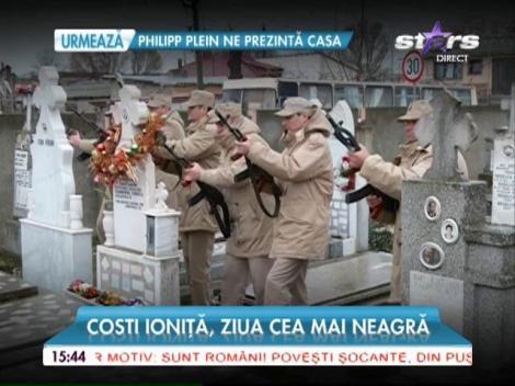 Costi Ioniţă şi-a condus tatăl şi unchiul pe ultimul drum! Imagini sfâşietoare de la cele două înmormântări