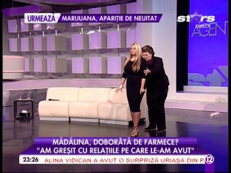 Mădălina Secuianu, curăţată de farmece &icirc;n direct! Reacţia blondei &icirc;n timpul exerciţiului efectuat de bioenergetician: "Simt un v&acirc;nt aşa pe l&acirc;ngă mine"