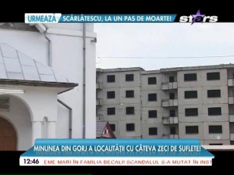Un sat aproape abandonat din România are șapte biserici pe aceeaşi stradă. Cum justifică preoții "minunea"