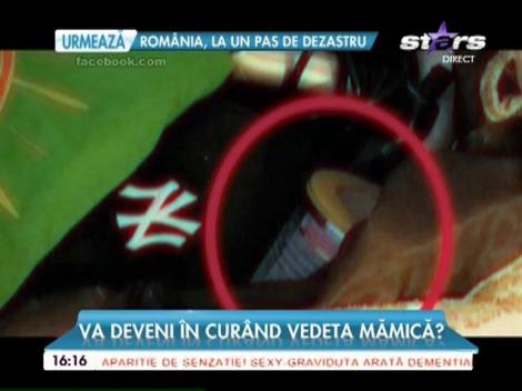 Video! Va deveni Delia mămică?! Un obiect din geanta ei o dă de gol