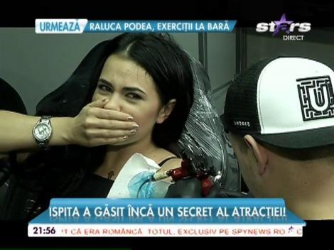 Video! Deea de la "Insula Iubirii" şi-a făcut un nou tatuaj! Ispita e mai sexy ca niciodată